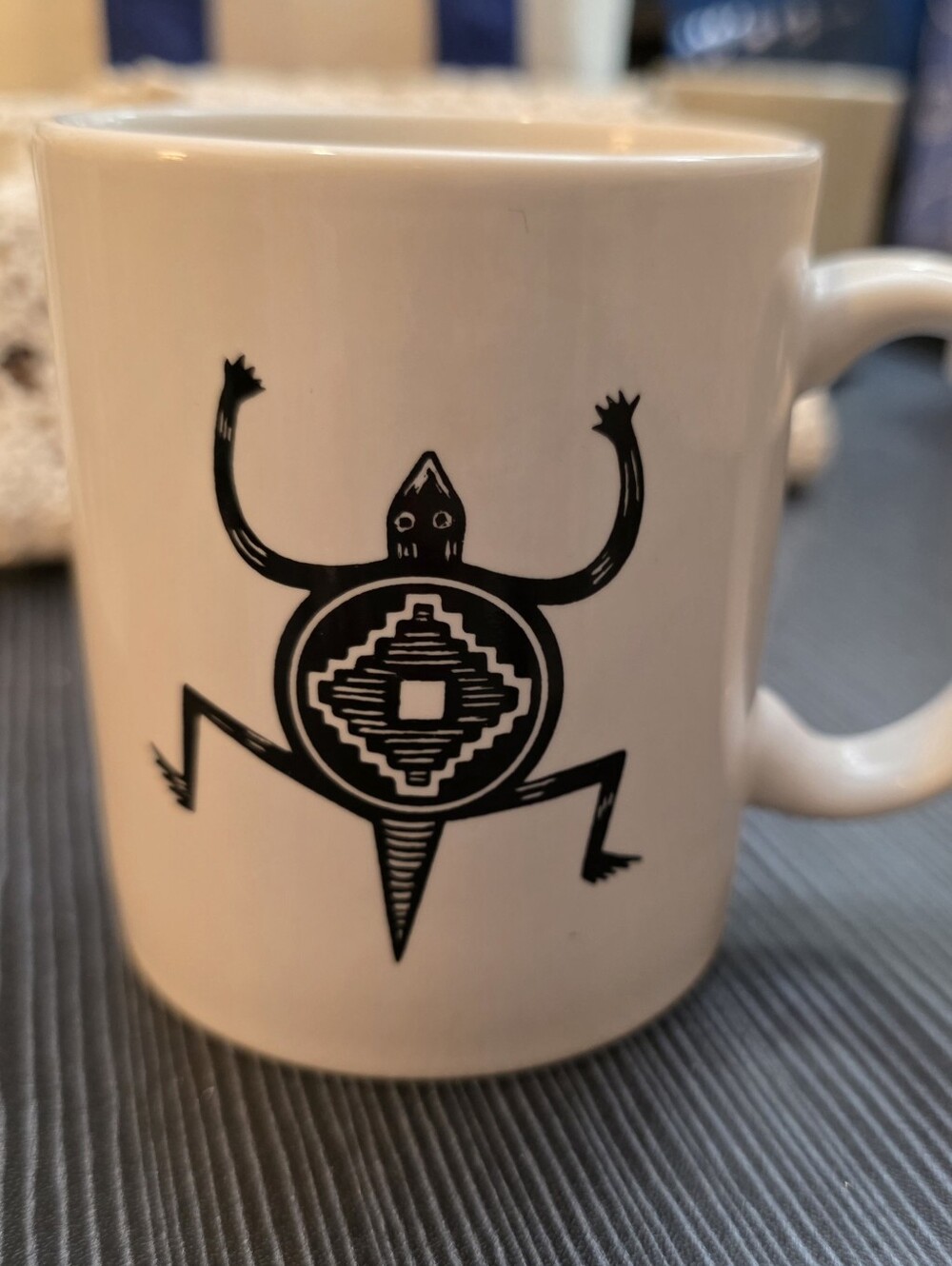 Mimbreno White Ceramic Lizard Mug with Black Southwestern Turtle Design - Brand